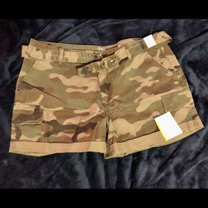 Time Tru Camo Women’s Shorts Size 14 Mid Rise